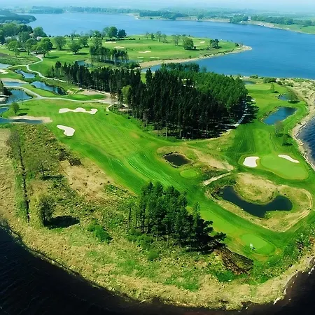 Three-bedroom In Tulfarris Village, Wicklow Vakantiehuis