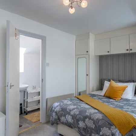 Three-bedroom In Tulfarris Village, Wicklow *